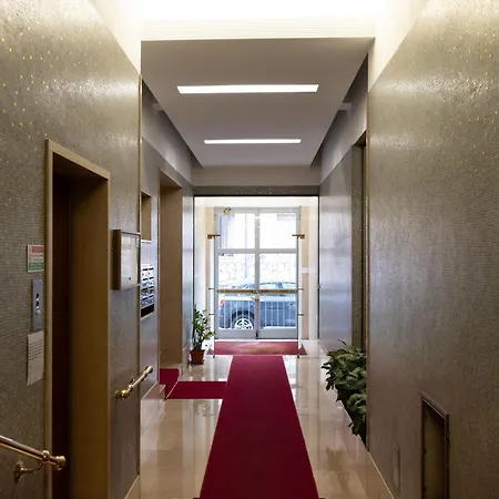 Lusso, Stile E Un Meraviglioso Terrazzo Nel Cuore Di Milánó