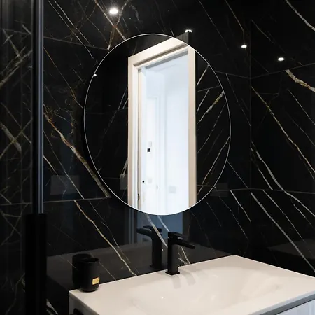 Lusso, Stile E Un Meraviglioso Terrazzo Nel Cuore Di Apartman Milánó